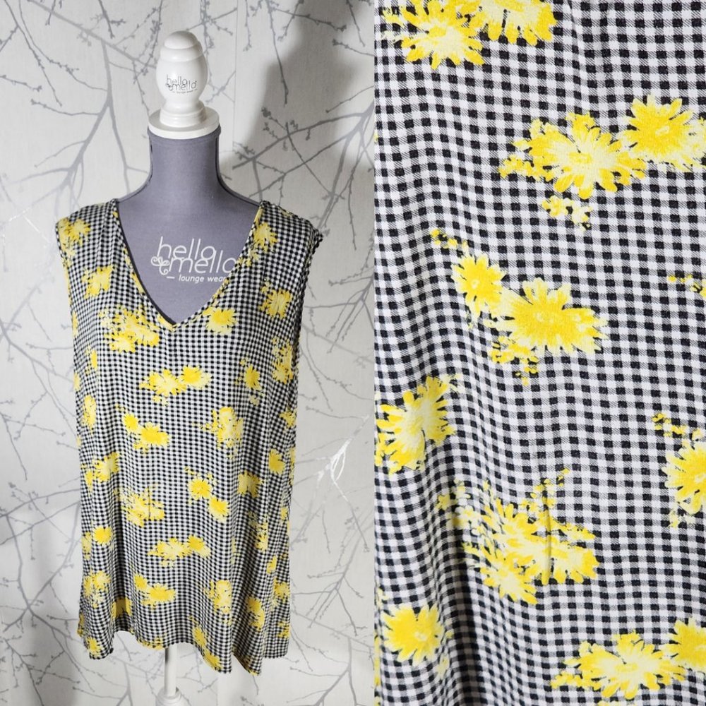 Theo & B Gingham Floral Printed V-Neck Handkerchief Tank